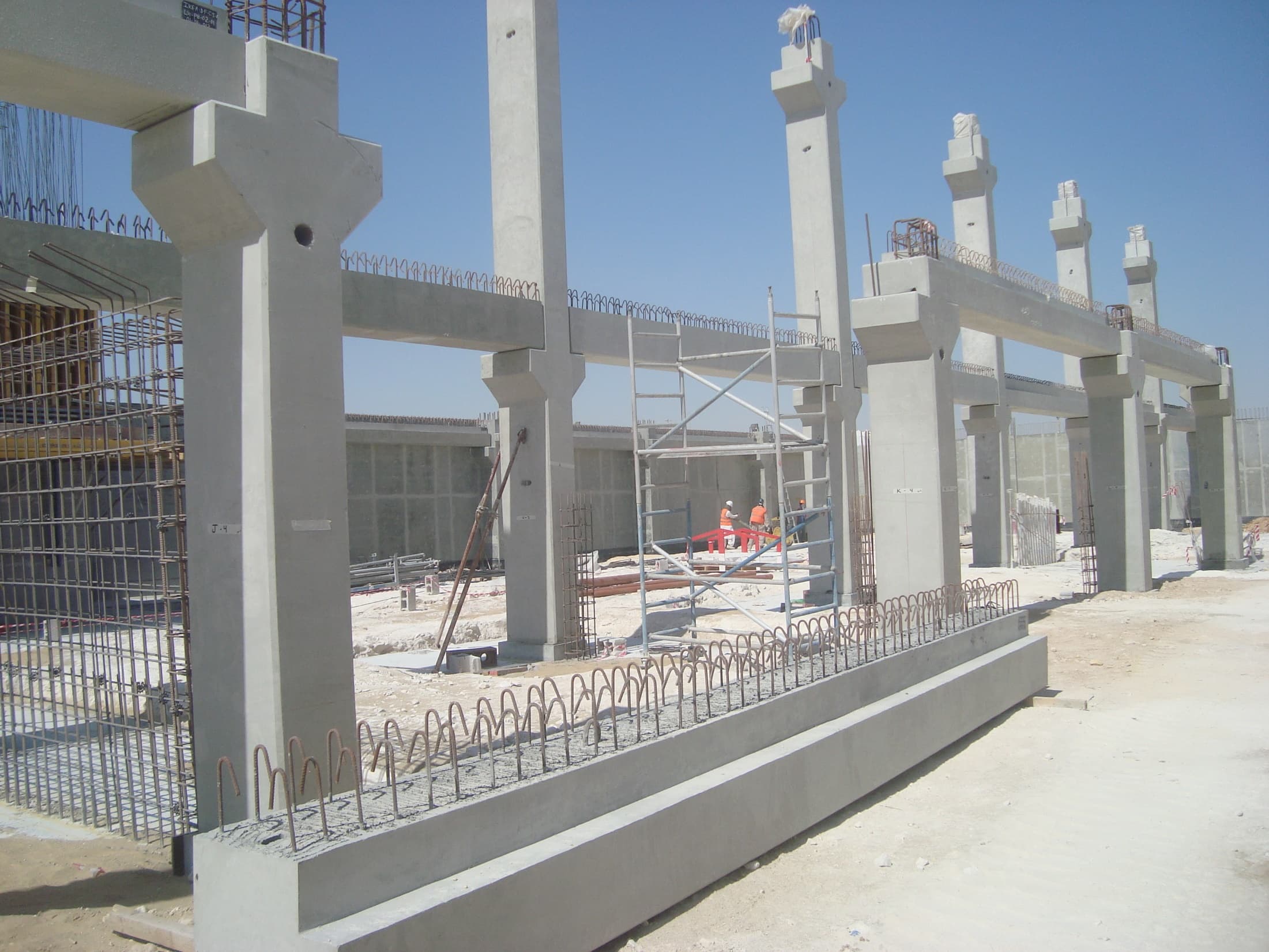 Precast column and beam frame erection