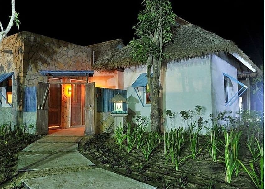 Banana Island Huts