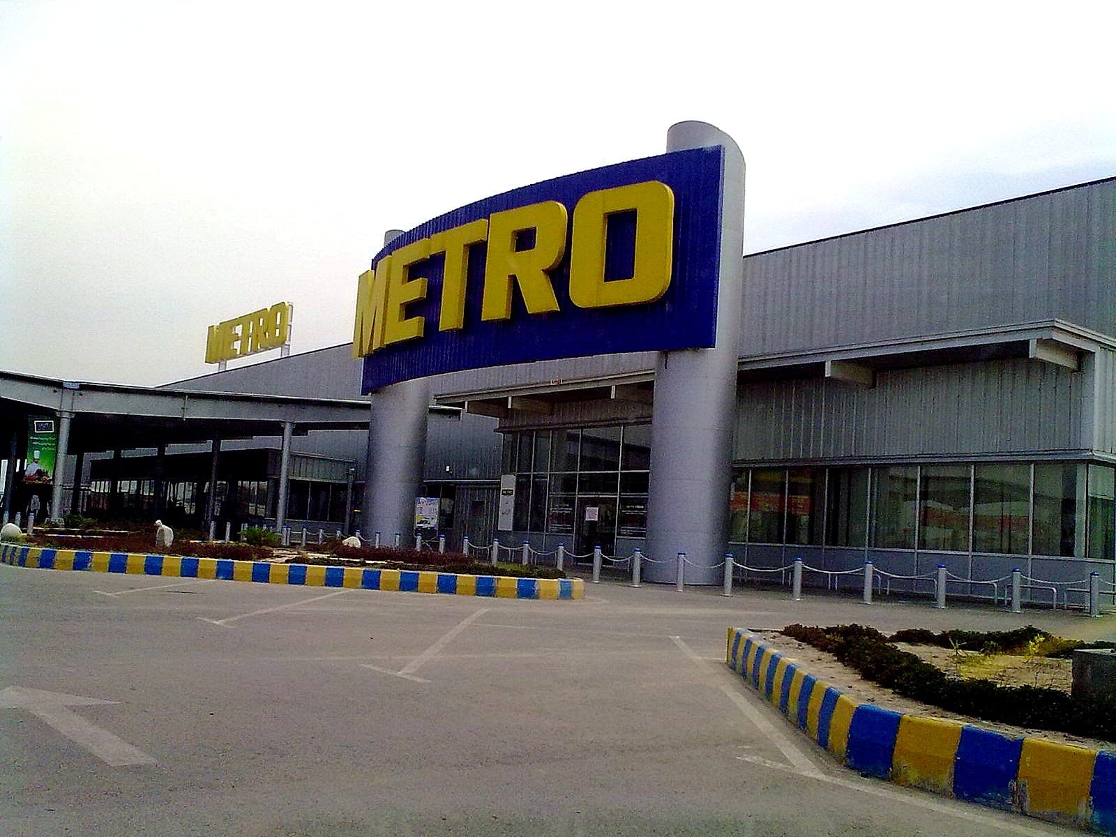 Metro Cash & Carry Store